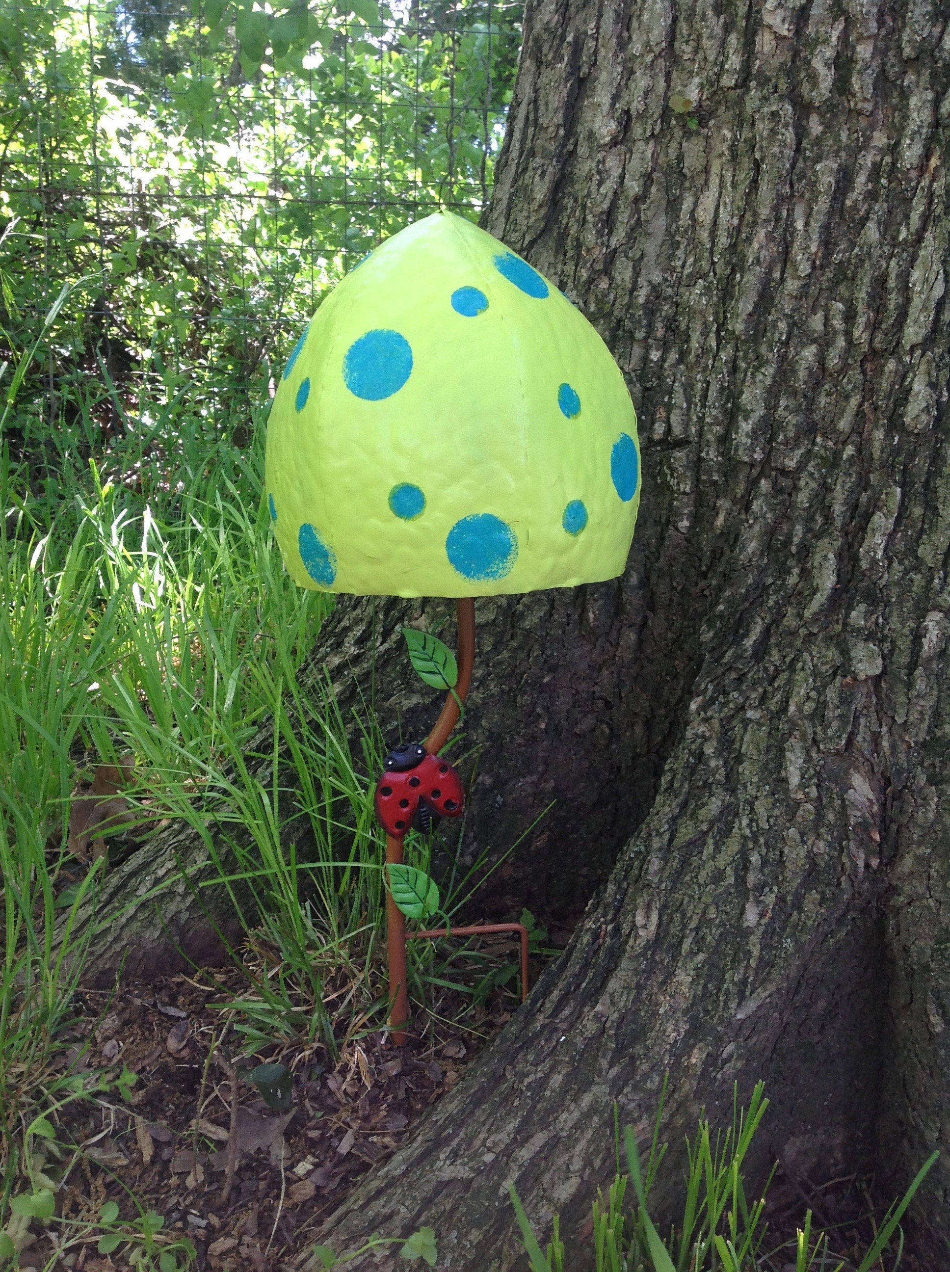 BRIGHT COLOURFUL METAL MUSHROOMS TOADSTOOLS STAKES SET OF 6 GARDEN ORNAMENTS