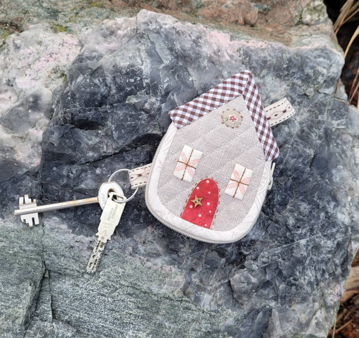 Tiny House Key Pouch Holder, Coin Purse Pattern, Patchwork Quilting ...