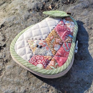 Fabric EPP Sewing Kit, Tiny Pear Key Pouch