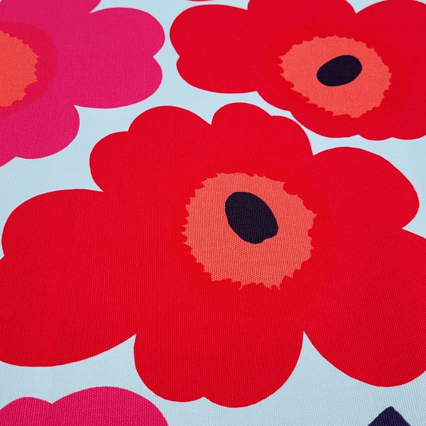 Tissu Marimekko Pieni Unikko en rouge rose, toile de coton d'ameublement de créateur de fleurs de pavot florales modernes scandinaves