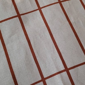 Tejido de lino Marimekko Tiiliskivi, tejido de diseño escandinavo geométrico moderno a gran escala de color marrón beige a rayas escandinavo