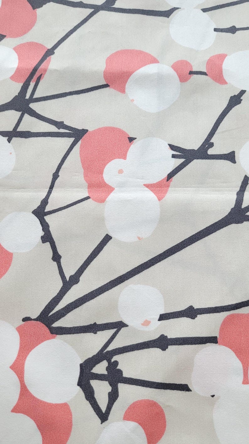 Tela Marimekko Lumimarja por media yarda, tela escandinava de árboles a gran escala en beige, coral y gris oscuro, nueva tela de diseño de algodón imagen 7