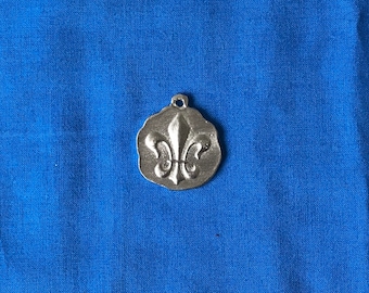 Fleur-de-Lis Pendant Necklace