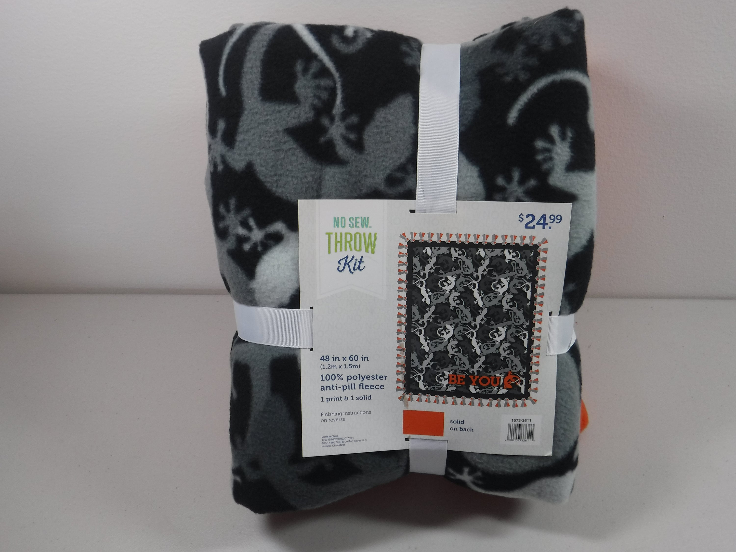 Sunflowers Anti-Pill Premium No-Sew Throw Fleece Fabric Kit (50x60)