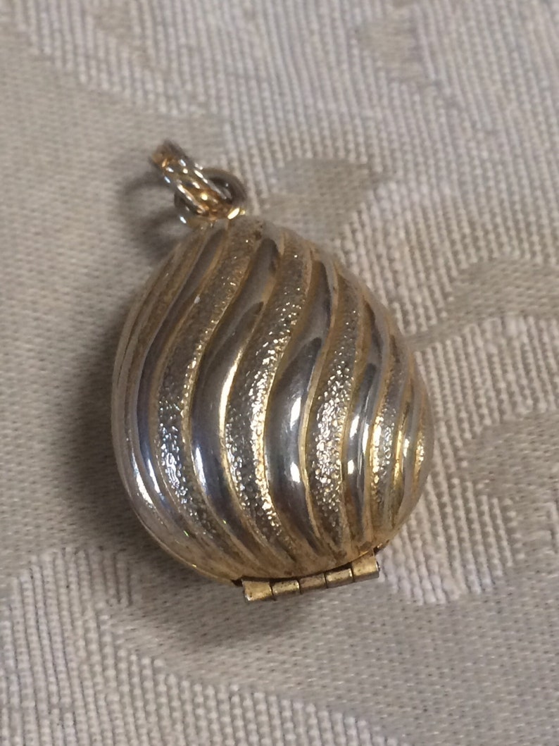 Vintage Avon Locket Oval Locket Gold Locket Avon Jewelry Etsy