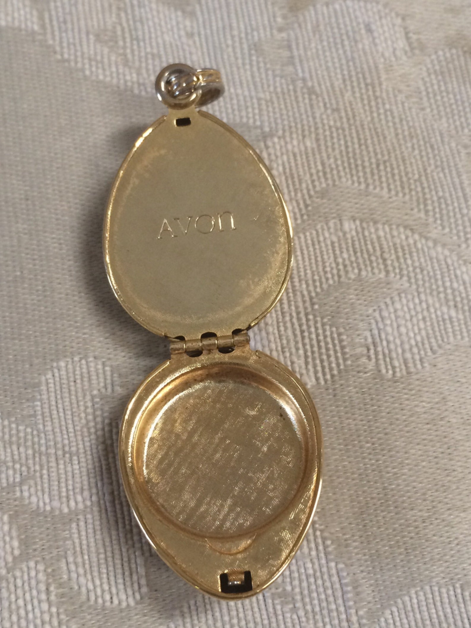 Avon locket Clearance