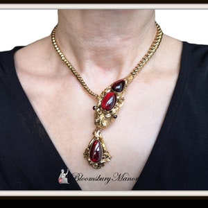 Victorian Snake / Serpent Necklace in 18k Gold, set with Garnets