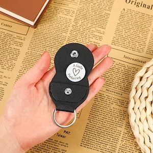 Pocket Hug Token Fernbeziehung Andenken Edelstahl, Messing Doppelseitig Inspirational Geschenk mit PU Leder Keychain Be Safe
