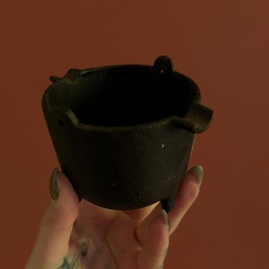 vintage cast iron black cauldron witch altar ashtray incense no handle