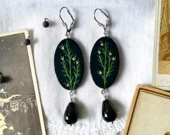 Black victorian earrings dangly, nature inspired botanical earrings, mourning earrings with white flower