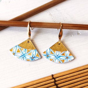 Japanese triangle fan earrings, lightweight painting paper earrings geometric Shippou motif, blue and gilding foil earrings zdjęcie 1