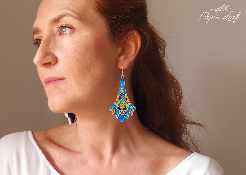 Statement luxury Arabesque dangle earrings, painted illuminated tezhip paper earrings, intricate gilding miniature painting floral dangle afbeelding 1