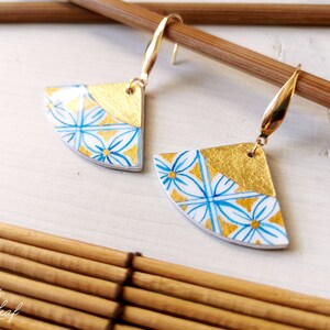 Japanese triangle fan earrings, lightweight painting paper earrings geometric Shippou motif, blue and gilding foil earrings zdjęcie 3