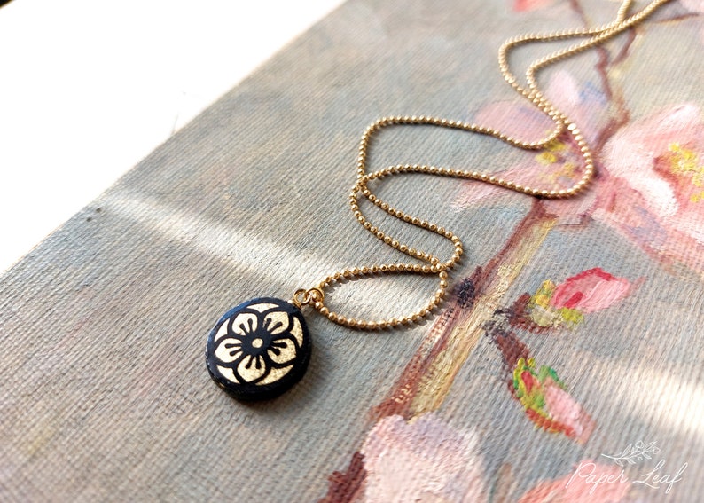 Sakura cherry blossom necklace, japanese Flower necklace, black and gold paper pendant, matching jewels Japanese design image 2