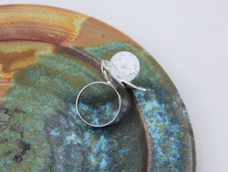 Flower ring in 925silver with rock crystal ball