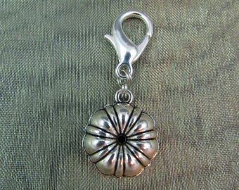 Bundt Pan Zipper Pull