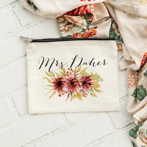 Sunflower Wedding Makeup Bag, Sunflower Wedding Decor, Bride Sunflower Bag, Bridesmaid Bag, Sunflowers, Fall Wedding, Fall Bridal Shower