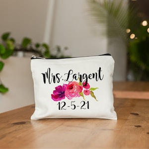 Bride Makeup Bag, Bridal Gift, Personalized Wedding Gift, Bridal Shower Gift, Bride Gift, Makeup Bag, Wedding Gift, Bridal makeup Bag, Bride image 2