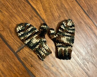 Toddler Mittens in Camouflage Green