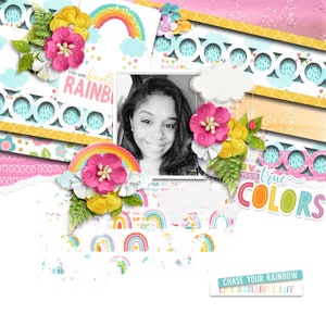 Może przedstawiać: Strona scrapbookowa z czarno-białym zdjęciem osoby, tęczą i tekstem "You are a beauty RAINBOW" i "YOUR true COLORS". Strona jest ozdobiona kwiatami, brokatem i wzorem tęczy.
