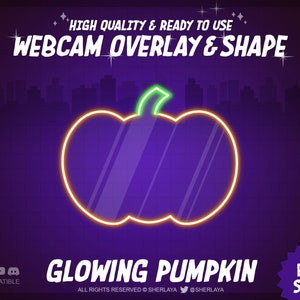 Op de afbeelding: Een gloeiende neonoranje pompoenvorm met een groene steel op een paarse achtergrond met een rasterpatroon. De tekst "HIGH QUALITY & READY TO USE WEBCAM OVERLAY & SHAPE" staat bovenaan de afbeelding. De tekst "GLOWING PUMPKIN" staat onderaan de afbeelding. De tekst "EASY SETUP!" staat in een stervorm rechtsonder in de afbeelding. De tekst "COMPATIBLE" staat linksonder in de afbeelding.