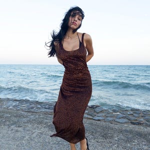Robe vintage en velours dévoré, midi en maille dévorée marron noir des années 90 - Taille L