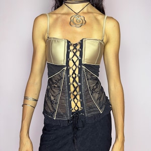 Top de corsé vintage Y2K, lencería de encaje negro y dorado, bustier con varillas y cordones, década de 2000 (talla S)