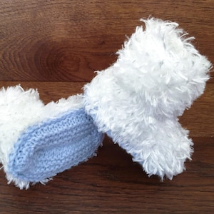 Hand Knitted Baby Booties Boots Slippers White Blue Soft FauxBoy Girl Fur Fluffy Eskimo Gift Shoes 0-12 Months