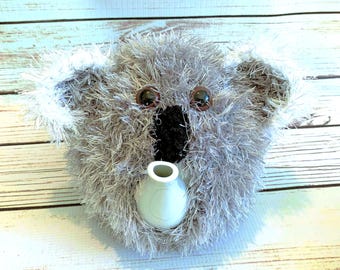 Handstickad Koala Temöbel - Grå Fuskpäls, Medium Krukskydd