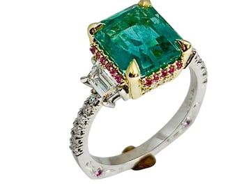 3.90 ct  Emerald (GIA cert) Ring in 18 kt white gold with diamonds and sapphires