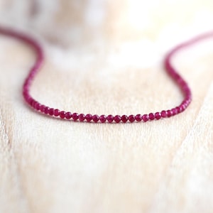 Collar de cuentas de rubí en plata de ley, chapado en oro o oro rosa, gargantilla con piedras preciosas facetadas de color rosa frambuesa, collar largo de cristales.