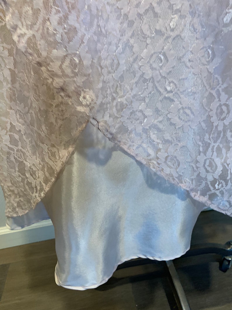 Zips Up The Back Great Condition Vintage 1950\u2019s Dress ~ Soft Pink Lace Fitted And Flared Satin Lined