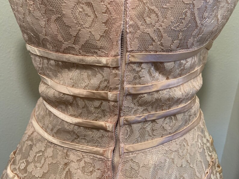 Zips Up The Back Great Condition Vintage 1950\u2019s Dress ~ Soft Pink Lace Fitted And Flared Satin Lined