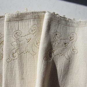 Lot de 7 serviettes beiges fleuries image 3