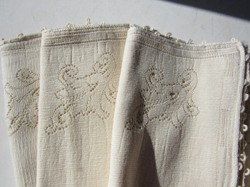 Lot de 7 serviettes beiges fleuries image 3