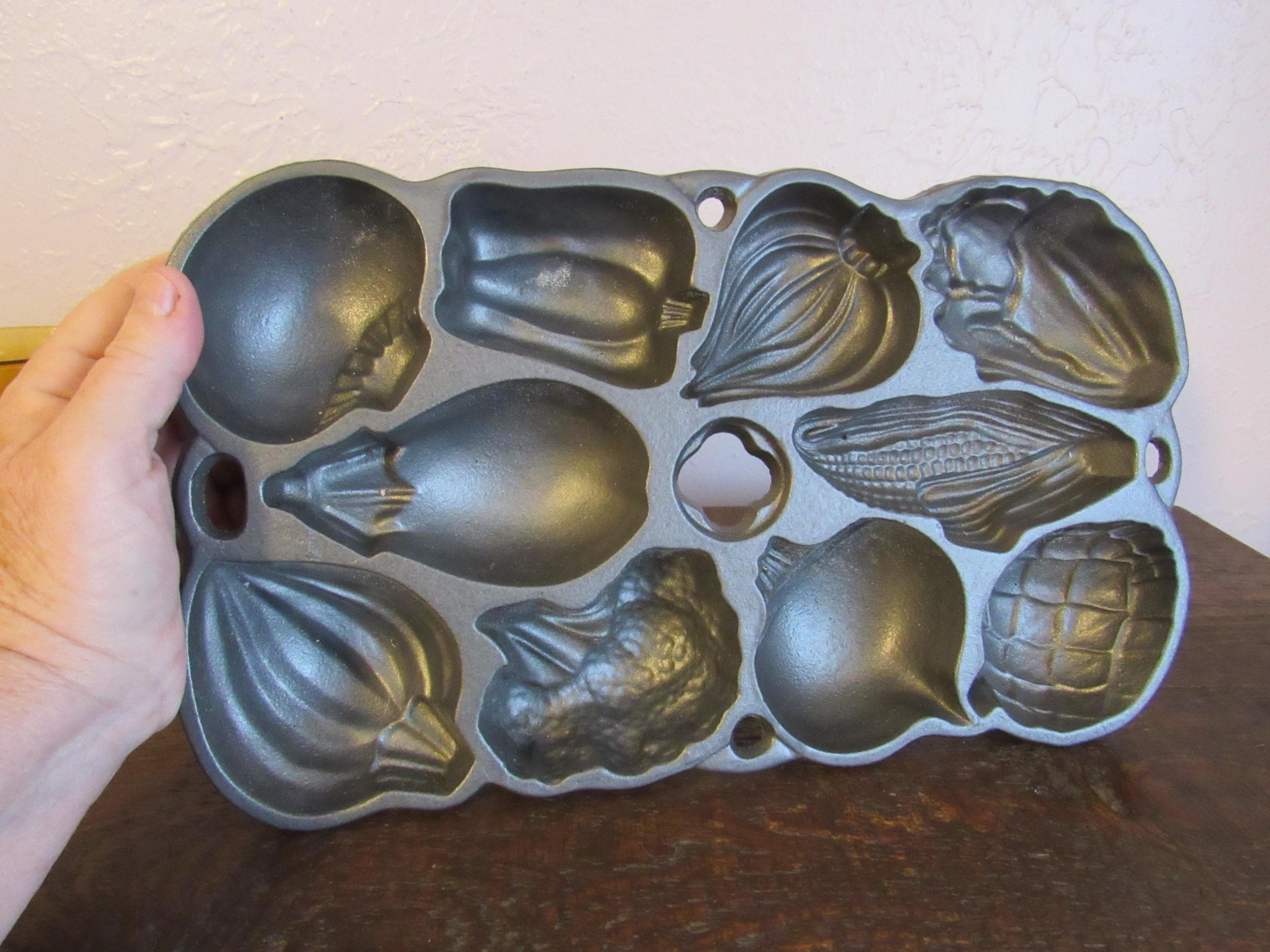 John Wright Iron Muffin Pan - Etsy