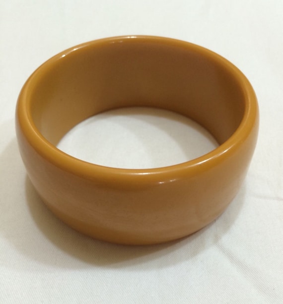 Sale! 1950s Wide and Chunky Butterscotch BAKELITE… - image 1