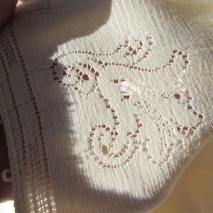 Lot de 7 serviettes beiges fleuries image 2