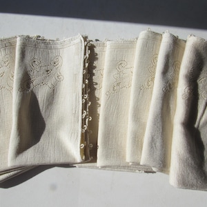 Lot de 7 serviettes beiges fleuries image 1