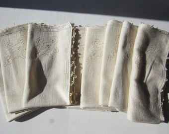 Set of 7 Beige Floral Napkins