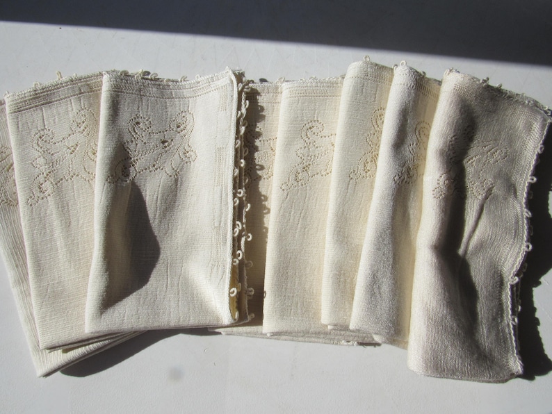 Lot de 7 serviettes beiges fleuries image 1