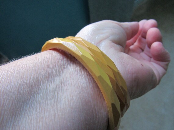 Set of 3 Faceted Butterscotch BAKELITE Bangles - image 2