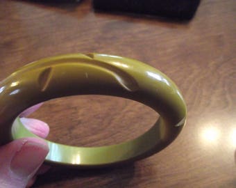 Art Deco Olive Green Carved Bakelite Bangle Tested