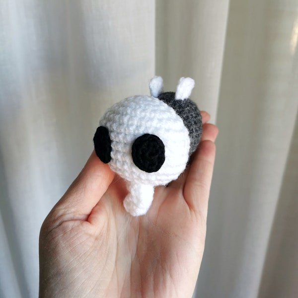 Gruzzer amigurumi - Crocheted Hollow knight figure