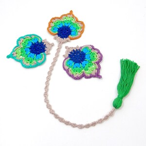 MOTIF « Chandraki » plume de paon au crochet, marque-page et emballage de livre - Débutant avancé - Conception originale par The Curio Crafts Room
