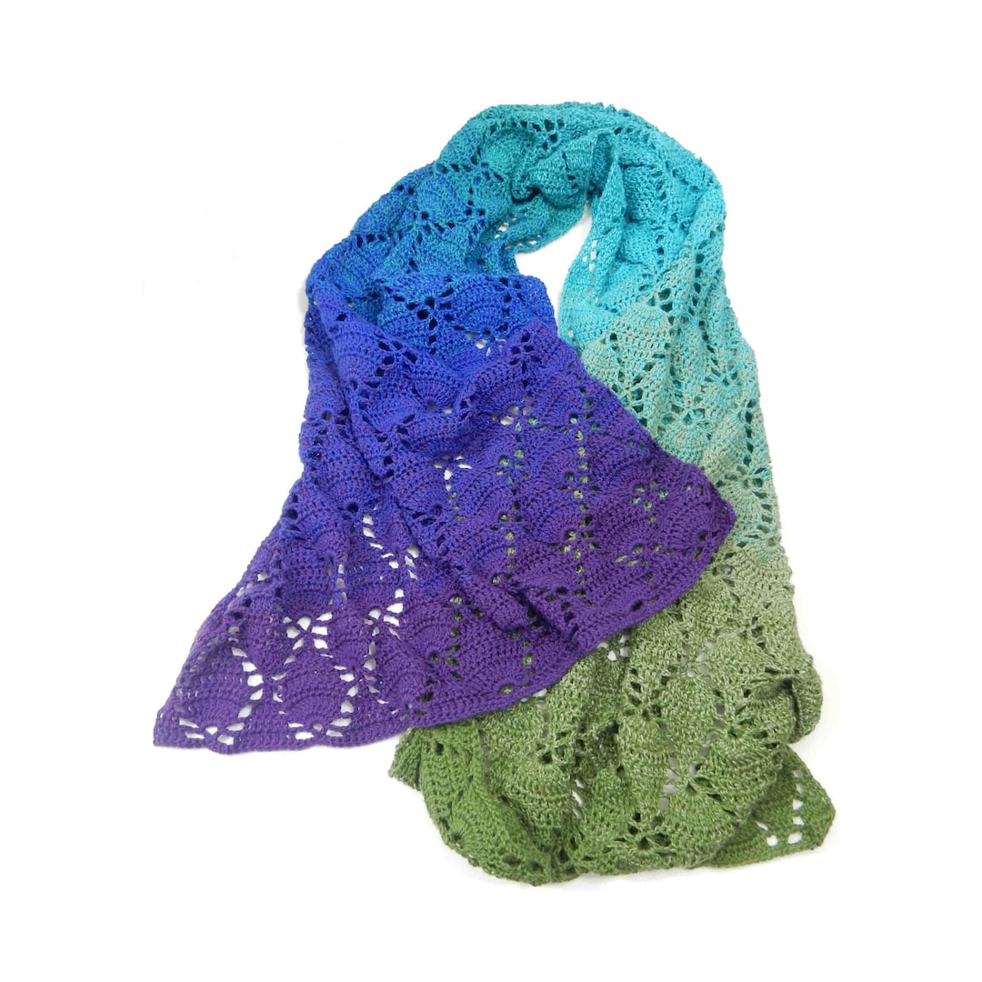 Modello per scialle all'uncinetto con piume di pavone: forma