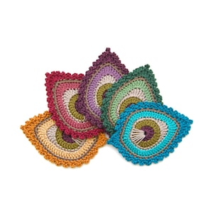 Gehaakt PATROON Pauwenveermotief Java om dekens, onderzetters, appliqués of slingers te maken - BEGINNERSniveau - Origineel ontwerp