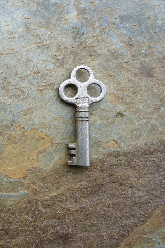 Antique Steamer Trunk Key Yale & Towne E61 Antique Barrel Key Etsy