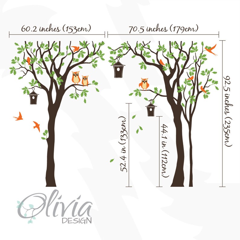 Pode incluir: Dois grandes adesivos de parede de &aacute;rvores com folhas verdes, troncos marrons e p&aacute;ssaros laranja. Os adesivos t&ecirc;m 153 cm e 179 cm de altura. Os adesivos tamb&eacute;m incluem duas corujas laranja, duas casas para p&aacute;ssaros e v&aacute;rios p&aacute;ssaros laranja pequenos.