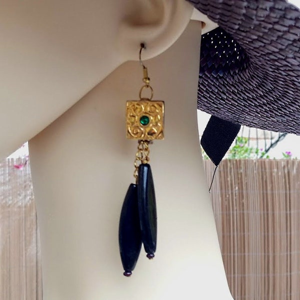 Cadeau parfait, Boucles d'oreilles strass et verre noir, métal doré, style chic et élégant, attaches sans nickel et sans plomb